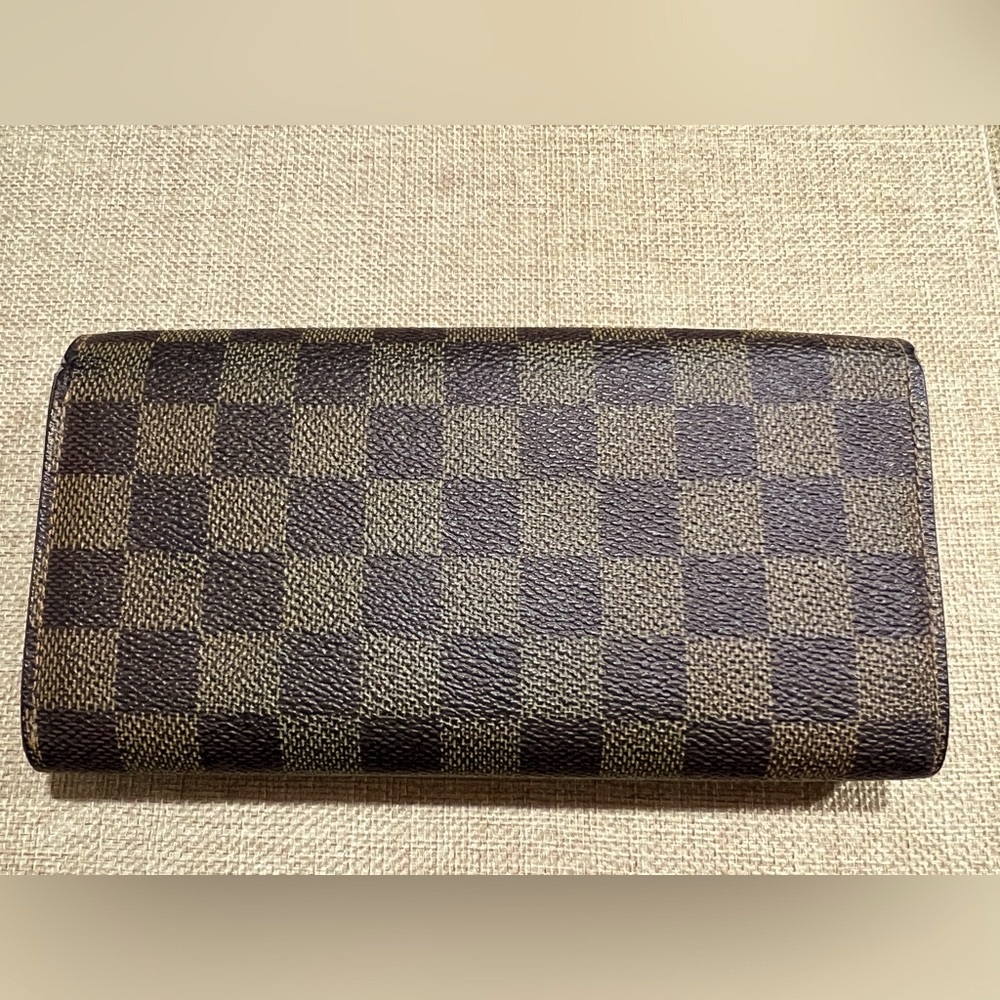 Preloved 💯% Authetic Preloved Louis Vuitton Sarah Wallet Damier Ebene pattern - Picture 6 of 16